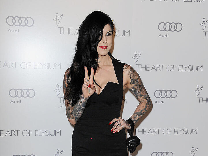Auch Star-Tätowiererin Kat Von D könnte mit der Apple Watch ihre Probleme haben