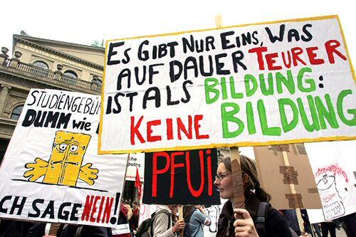 Studenten protestieren gegen Gebühren an den Unis