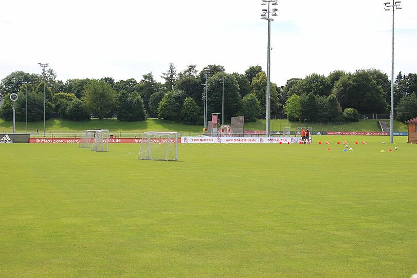 Die Bilder vom ersten Auftritt von Carlo Ancelotti an der Säbener Straße.