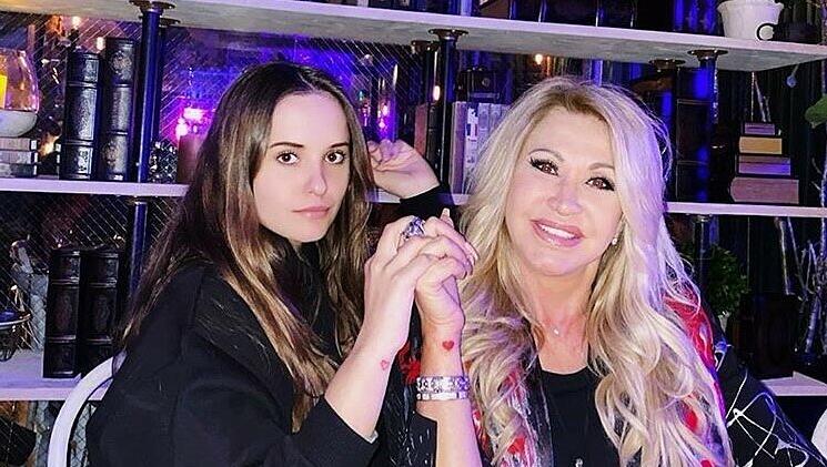Davina Geiss hat sich hypnotisieren lassen. Mama Carmen findet die Aktion lustig. (Archivbild) Davina Geiss hat sich hypnotisieren lassen. Mama Carmen findet die Aktion lustig. (Archivbild)