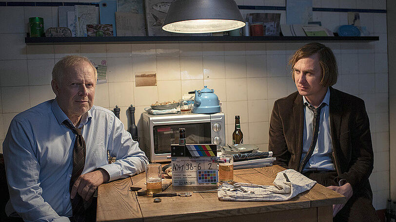"Tatort: Borowski und der stille Gast III": Auch in diesem "Tatort" fordert Lars Eidinger (r.) als einer der unheimlichsten Mörder der Reihe Kommissar Klaus Borowski (Axel Milberg) wieder heraus - Drehstartfoto.