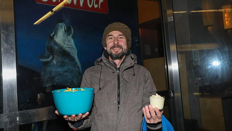 Ingenieur Markus (50) hat eine hungrige Familie daheim, gut dass es beim Bergwolf endlich auch nach neun wieder Pommes gibt, "das nimmt viel Zeitdruck raus".