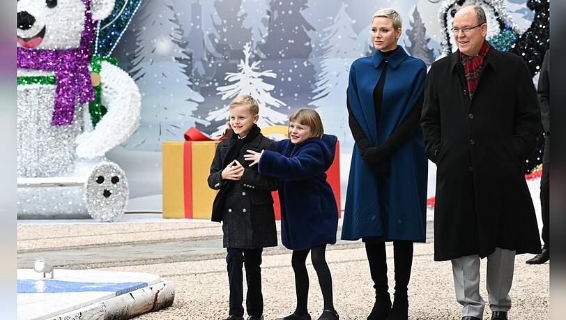 Die Fürsten-Familie bei einer jährlichen Weihnachts-Zeremonie in Monaco.