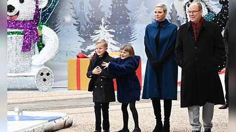 Die Fürsten-Familie bei einer jährlichen Weihnachts-Zeremonie in Monaco.