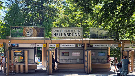 Der Isar-Eingang des Tierparks Hellabrunn. Eine dynamische Preisgestaltung w&uuml;rde sich vor allem an der Eintrittskasse durch grunds&auml;tzlich h&ouml;here Preise bemerkbar machen. Alle, die lange vorher online buchen, h&auml;tten Preisvorteile, &auml;nlich wie im Fluggastbetrieb.