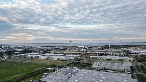 Die Zukunft von vier VW- und Audi-Standorte ist weiter ungewiss: Hannover, Zwickau, Neckarsulm und - hier im Bild - Emden. (Archivbild)