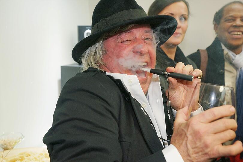 Neue Vinothehk: Rinaldo Talamonti eröffent sein Weinlokal. Mit dabei: Otto Retzer, Ernst Hannawald, Ricky Harris Claudia Carpendale.