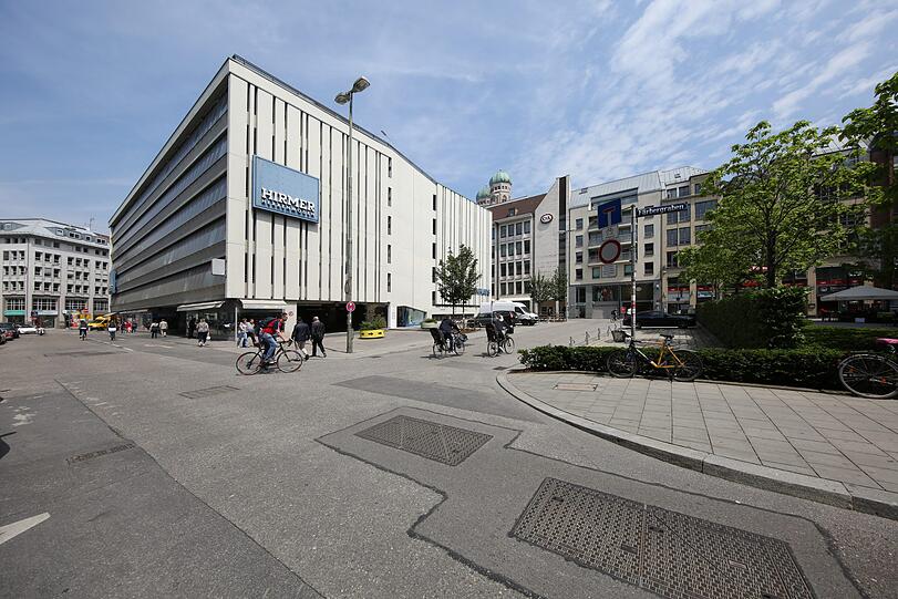 Jetzt noch trist, in Zukunft mondän oder spektakulär? Blick aufs Areal Sattlerplatz, auf dem der neue Georg-Kronawitter-Platz entsteht.