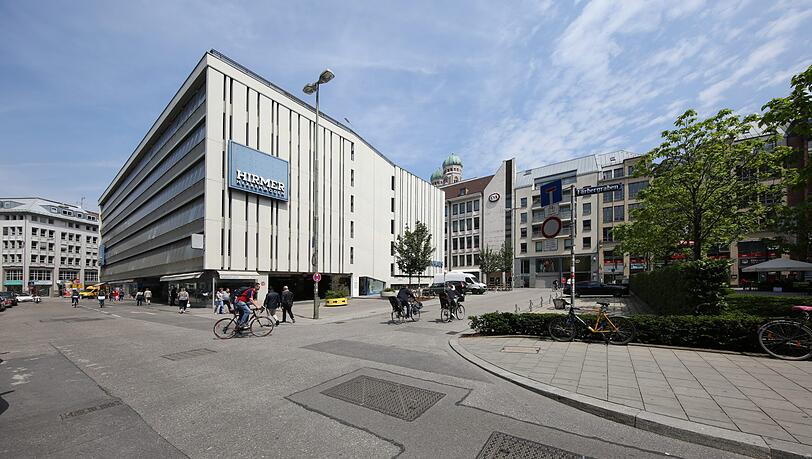 Jetzt noch trist, in Zukunft mondän oder spektakulär? Blick aufs Areal Sattlerplatz, auf dem der neue Georg-Kronawitter-Platz entsteht.