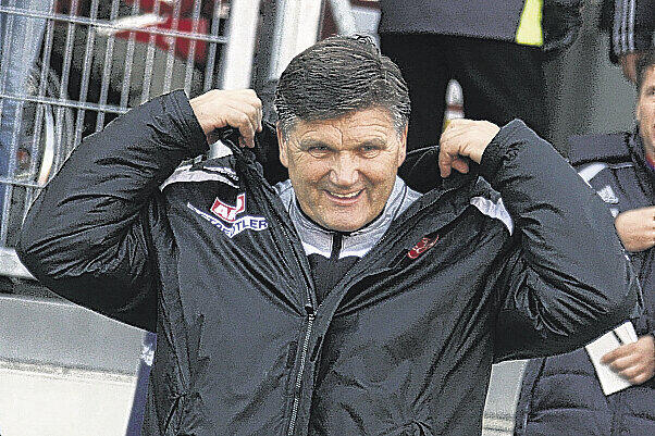 Warm anziehen &ndash; und durch: Club-Trainer Hans Meyer hält die Winterpause für überflüssig.Foto: bayernpress