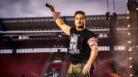 Andreas Gabalier nutzt die Corona-Krise, um einen Song über die schweren vergangene Wochen zu schreiben.