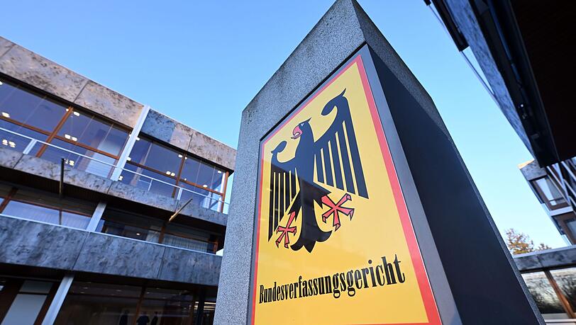 Das Bundesverfassungsgericht gab Bremen im Streit um die Beteiligung an den Polizeikosten für Hochrisikospiele recht. Das Bundesverfassungsgericht gab Bremen im Streit um die Beteiligung an den Polizeikosten für Hochrisikospiele recht.