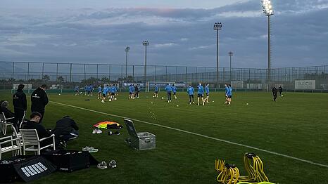 Bereits am Samstagabend stand die erste Trainingseinheit der L&ouml;wen auf dem Programm.