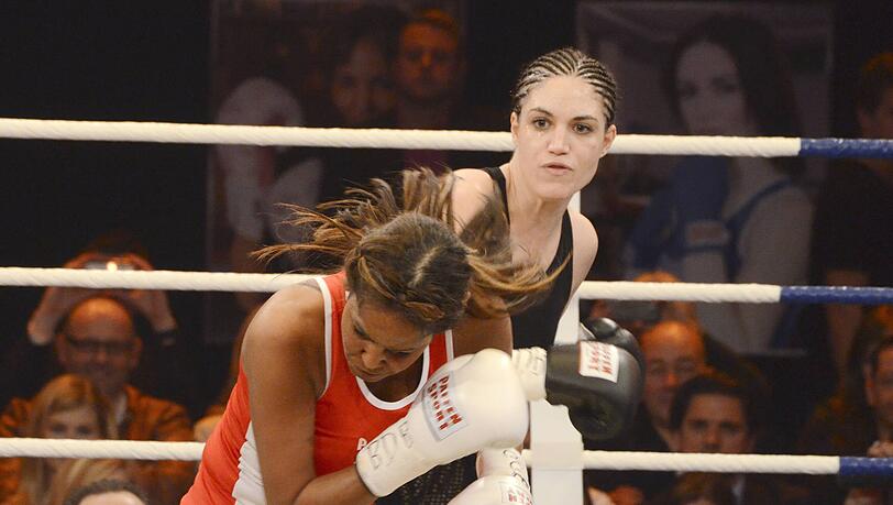 Beim "Sat.1-Promiboxen" im Jahr 2013 ging Tessa Bergmeier als Siegerin gegen Nadja abd el Farrag hervor. Beim "Sat.1-Promiboxen" im Jahr 2013 ging Tessa Bergmeier als Siegerin gegen Nadja abd el Farrag hervor.