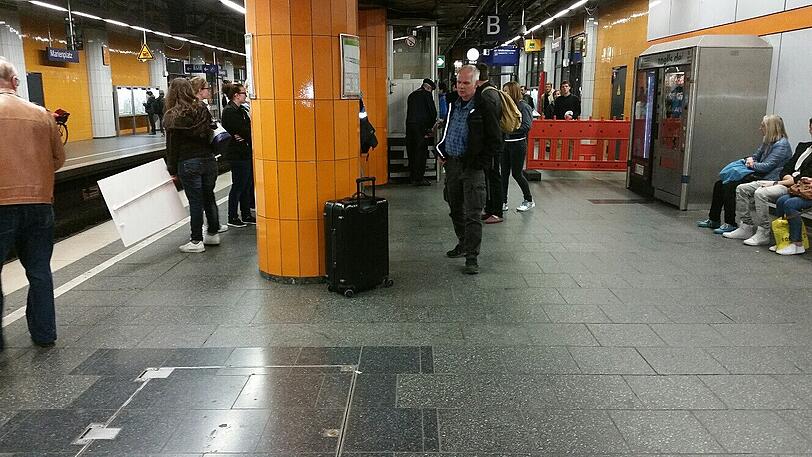 Bombenalarm! Koffer steht herrenlos an einer Säule: Die S-Bahn-Station Marienplatz ist gesperrt.