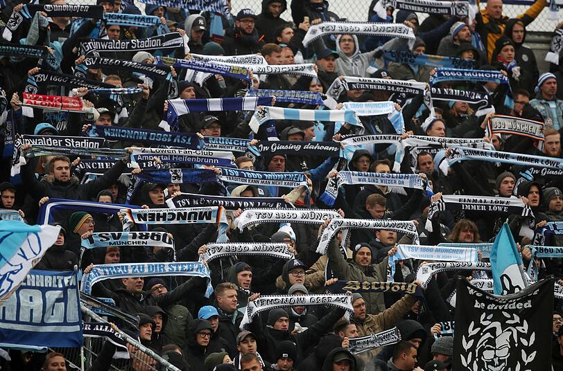 Das Grünwalder Stadion war mit 15.000 Zuschauern ausverkauft
