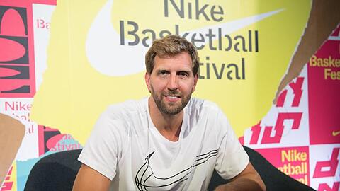 Dirk Nowitzki hält sich Tipps für Henrik Rödl zurück.