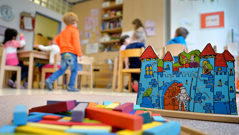Kinder spielen in einer Kita (Symbolbild)