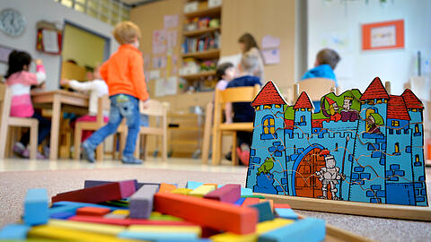 Kinder spielen in einer Kita (Symbolbild)