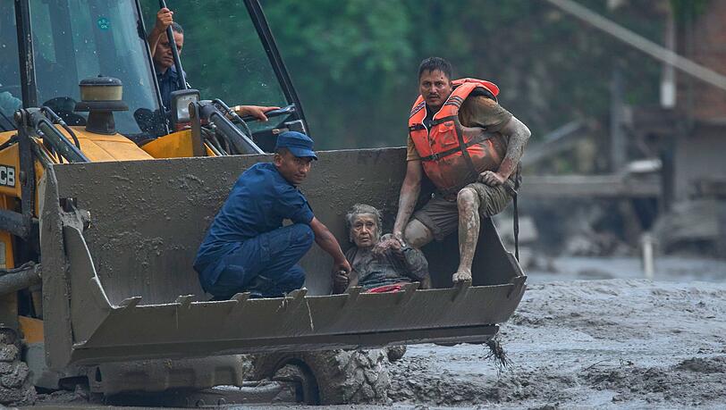 Die Sturzflut ereignete sich in der Grenzregion zwischen China und Nepal.