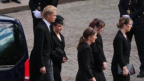 Ausgang bekam H&oslash;iby etwa zum Begr&auml;bnis seines Zieh-Gro&szlig;vaters K&ouml;nig Harald V. vergangene Woche.