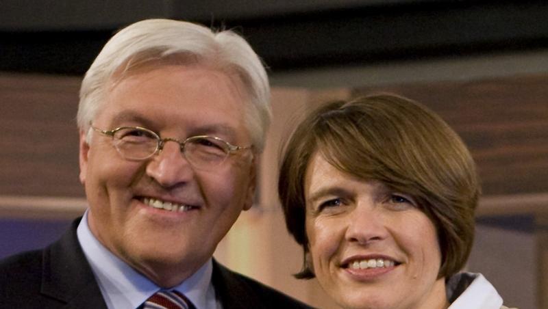 Frank-Walter Steinmeier und seine Ehefrau Elke. Frank-Walter Steinmeier und seine Ehefrau Elke.