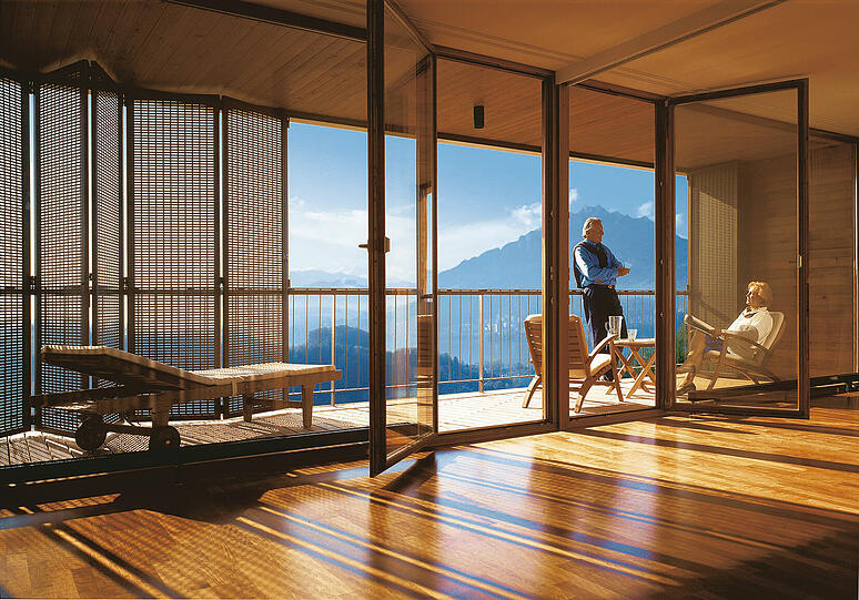 Panorama-Platzl: In der Senioren-Residenz Sonnmatt hat man vom Appartement einen Blick auf Luzern, den Vierwaldstättersee und die Schweizer Berge. Ein Genuss, in den (leider) nur gut Betuchte kommen.
