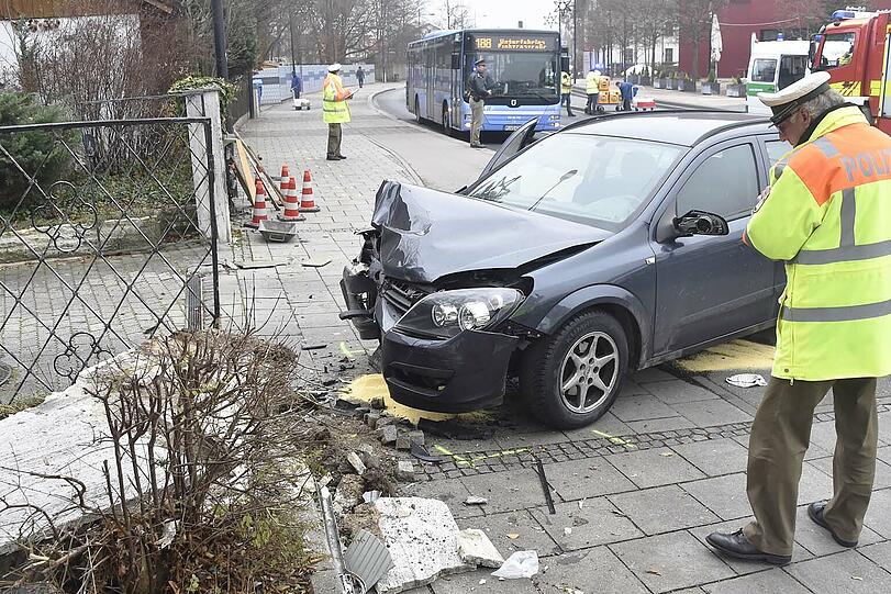 Weitere Bilder vom Unfall in Unterföhring.