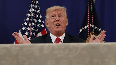 US-Präsident Donald Trump äußert sich in seinem Urlaubsdomizil in Bedminster, New Jersey.