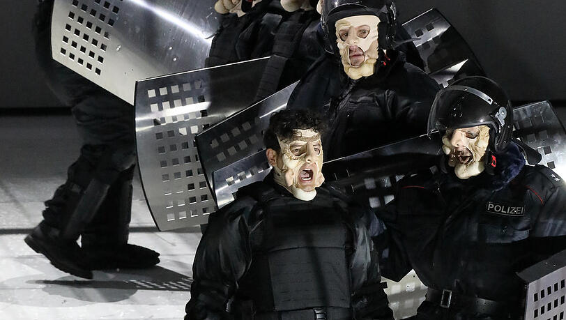"Die Nase" von Dmitri Schostakowitsch im Nationaltheater "Die Nase" von Dmitri Schostakowitsch im Nationaltheater