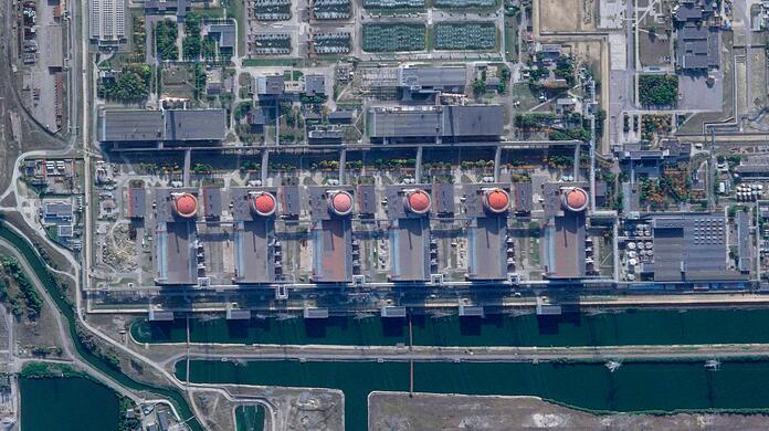 Dieses Satellitenbild von Planet Labs PBC zeigt das von russischen Truppen besetzte Kernkraftwerk Saporischschja.