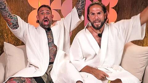 Wechselbad der Gef&uuml;hle f&uuml;r die "Promis unter Palmen": Kevin Wolters (l.) und Maurice Dziwak.