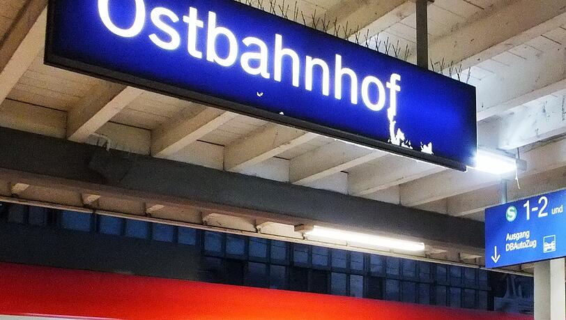 Die Bundespolizei ermittelt wegen K&ouml;rperverletzung, t&auml;tlichen Angriffs auf Vollstreckungsbeamte, Widerstands gegen Vollstreckungsbeamte, Bedrohung und Beleidigung. (Archivbild)