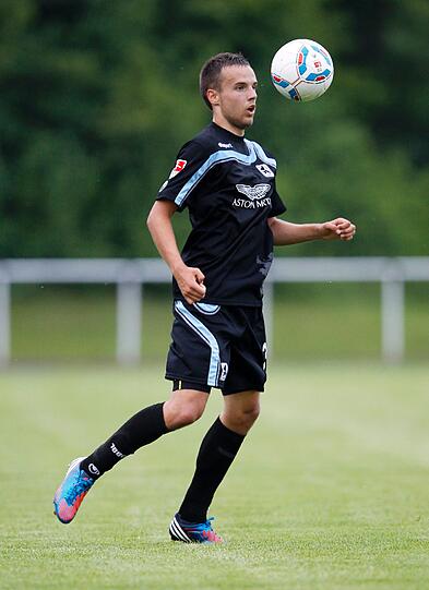 Die Neuzugänge der Löwen bei ihrem ersten Auftritt: Stoppelkamp und Tomasov überzeugen beim Testspiel gegen den FC Leutkirch.