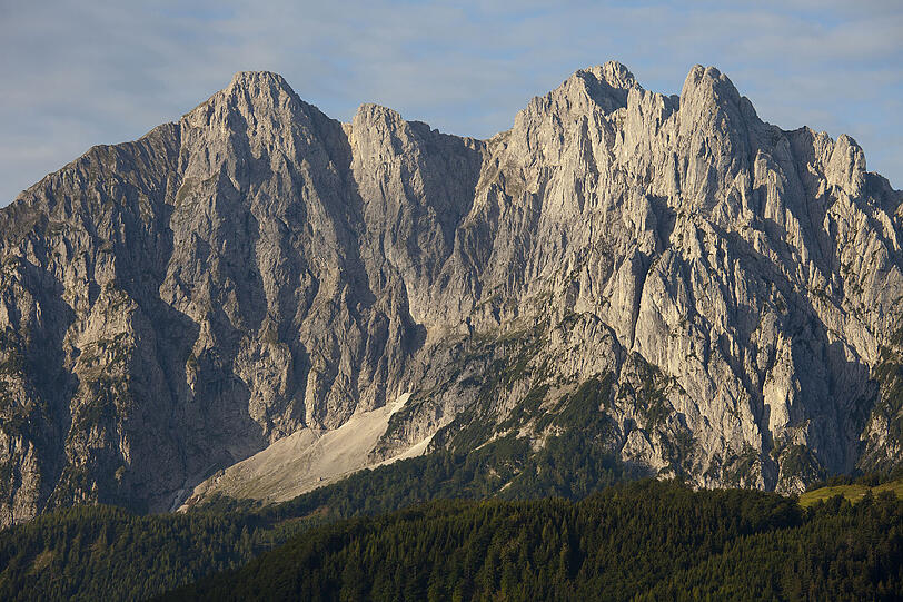 Halb- oder Tageswanderungen, mit der Familie oder dem Hund, zu über 30 Hütten oder auf zig Gipfel: Unerschöpflich sind die Möglichkeiten, die umliegende Bergwelt im Kaiserwinkl zu Fuß zu entdecken.