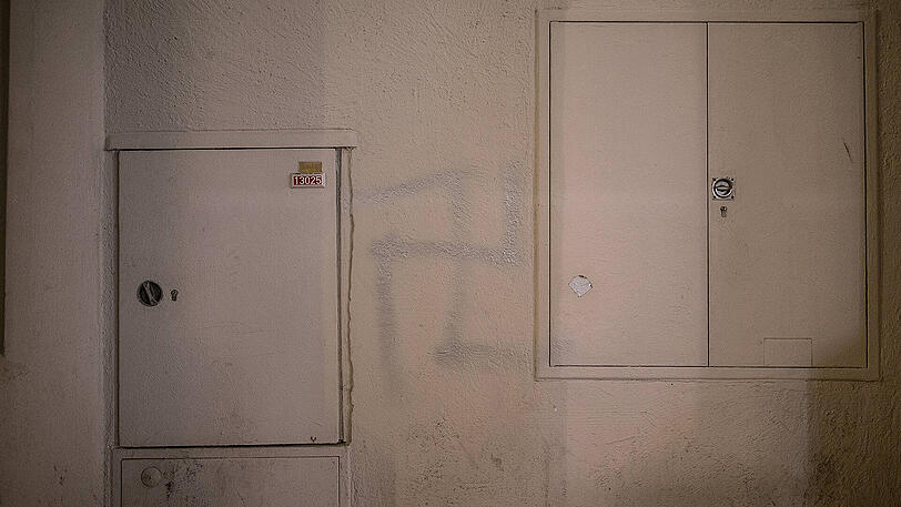 Für Aufregung sorgte ein ans Karlstor gesprühtes Hakenkreuz.