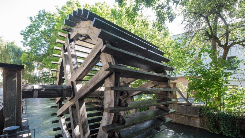 Am Schwalllech dreht sich ein Wasserrad. Foto: Stefan Puchner/Archivbild Am Schwalllech dreht sich ein Wasserrad. Foto: Stefan Puchner/Archivbild