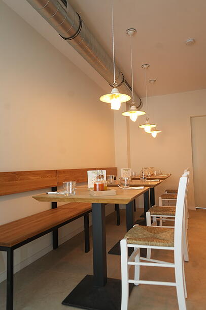 Das Design der neuen Filiale ist &auml;hnlich wie bei &bdquo;Pizza Verde&ldquo; in Schwabing gehalten.