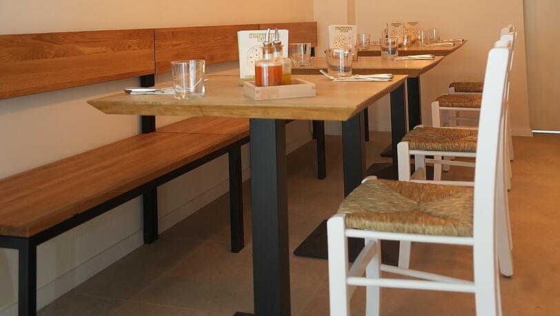 Das Design der neuen Filiale ist &auml;hnlich wie bei &bdquo;Pizza Verde&ldquo; in Schwabing gehalten.