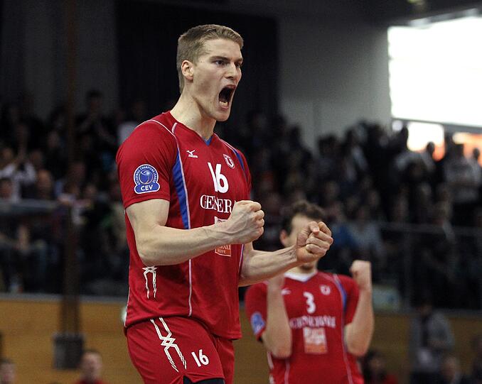 CHRISTIAN DÜNNES, Volleyball, Generali Haching;
2011 wechselte der 2,07m-Mann zu Haching und wurde heuer Deutscher Vizemeister - und als MVP (wertvollster Spieler) der Saison geehrt. Bei Olympia erreichte der 28-Jährige mit dem deutschen Team Platz fünf.