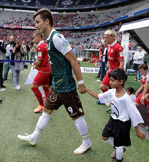 Oktoberfest-Feeling in der Allianz Arena: Der TSV 1860 beim Wiesn-Heimspiel gegen den 1. FC Kaiserslautern.