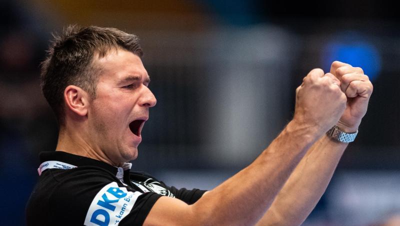 Bundestrainer Christian Prokop jubelt über den Erfolg seiner Spieler. Bundestrainer Christian Prokop jubelt über den Erfolg seiner Spieler.