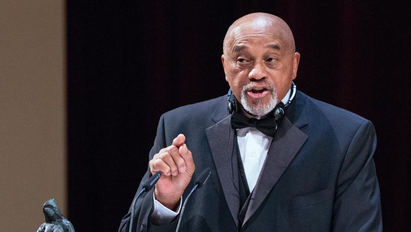 Der frühere US-Sprinter und Olympiasieger Tommie Smith begrüßt die Protestaktionen der Bundesliga-Profis. Der frühere US-Sprinter und Olympiasieger Tommie Smith begrüßt die Protestaktionen der Bundesliga-Profis.