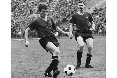 Ein Filigran-Techniker am Ball: Steff Reisch, hier mit Nandl Wenauer.