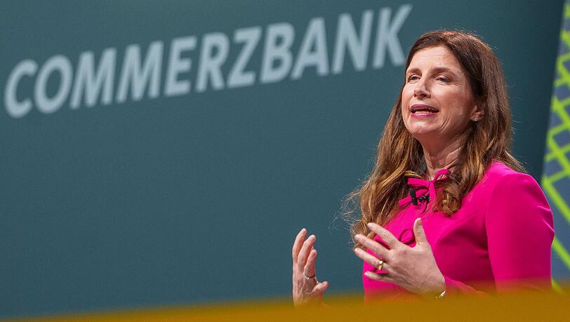 Commerzbank-Chefin Bettina Orlopp wirbt um die Treue der Aktion&auml;re