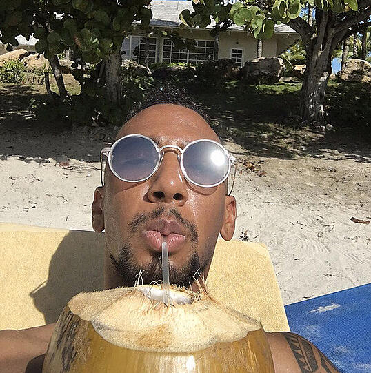 Und der Urlaub unter Palmen scheint dem Bayern-Spieler gut zu gefallen.