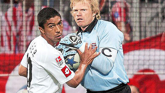 Sie wechselten die Seiten: Bayern-Stürmer Giovane Elber (l.) Sie wechselten die Seiten: Bayern-Stürmer Giovane Elber (l.)