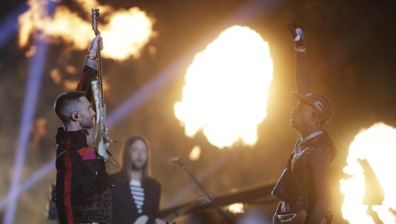 Rap trifft auf glatten Pop: Adam Levine (l) und Travis Scott bei der Halbzeit-Show. Rap trifft auf glatten Pop: Adam Levine (l) und Travis Scott bei der Halbzeit-Show.