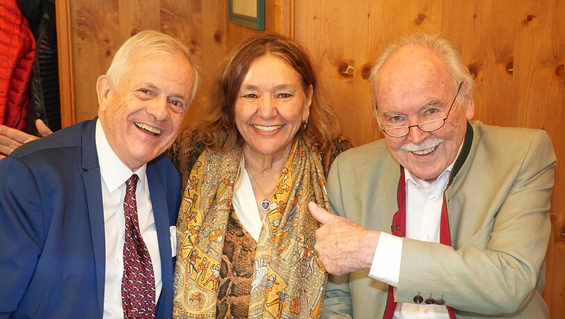 Hanitzsch mit Ehefrau Mercedes und Überraschungsgast Michael Graeter (links).