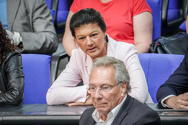 Verabschiedeten sich gemeinsam von der Linkspartei: Klaus Ernst (vorn) und Sahra Wagenknecht.